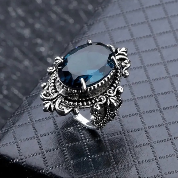 Goth Victorian ring deep London blue shade - Picture 6 of 7